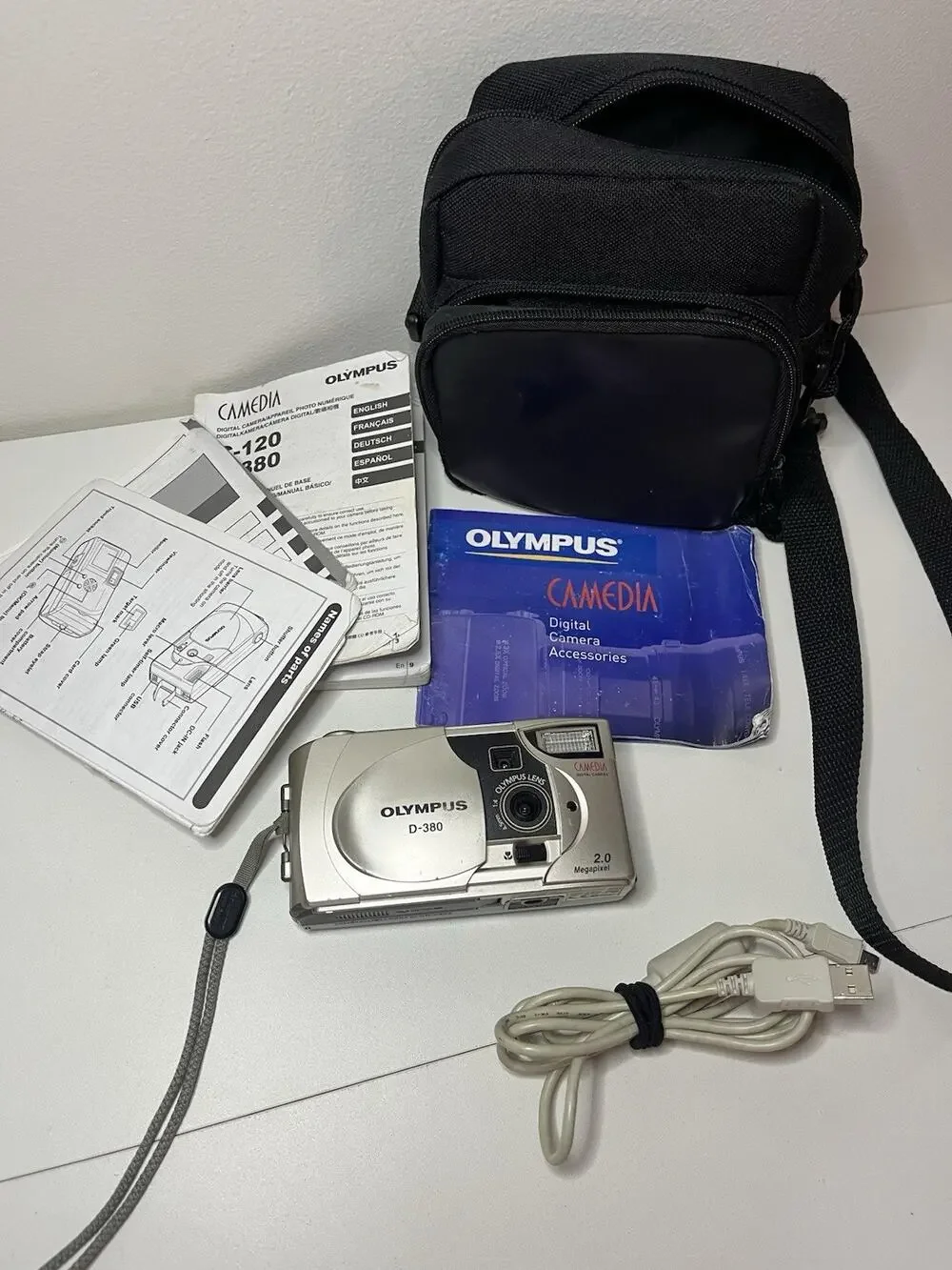 Vintage Olympus Camedia D-380 2.0MP Digital Camera 2002 Y2K Retro W Case Charger
